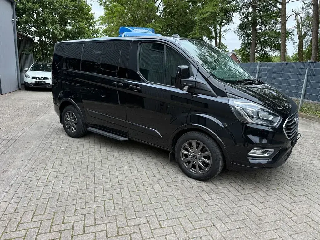 Gebraucht Ford Tourneo 131 PS (96 kW) 2022 Schwarz Kombi