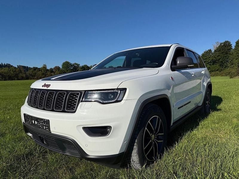 Weiß Gebraucht 2018 Jeep Grand Cherokee SUV | 26.990 € (Fairer Preis) - Bild 1/4