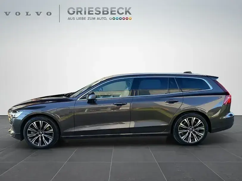 Gebraucht Volvo V60 Plus 455 PS (334 kW) 2022 Platinum grey / metallic Kombi