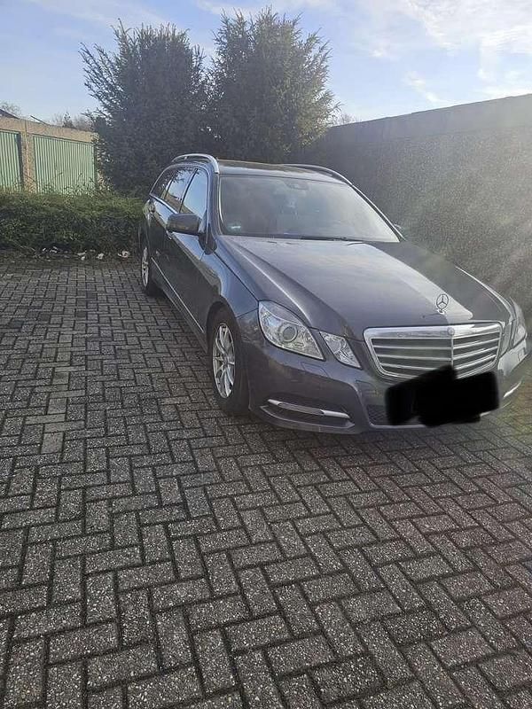 Gebraucht Mercedes E200 Avantgarde 184 PS (135 kW) 2012 Kombi