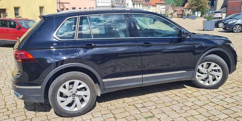 Schwarz Gebraucht 2022 VW Tiguan SUV | 32.000 € (Fairer Preis) - Bild 1/4