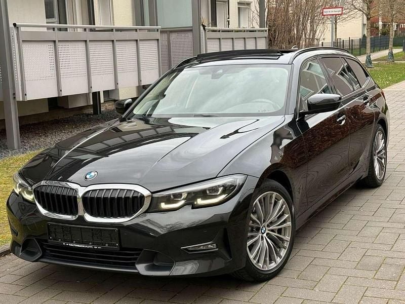Gebraucht BMW 330 M Sport 286 PS (210 kW) 2021 Black sapphire metallic Kombi
