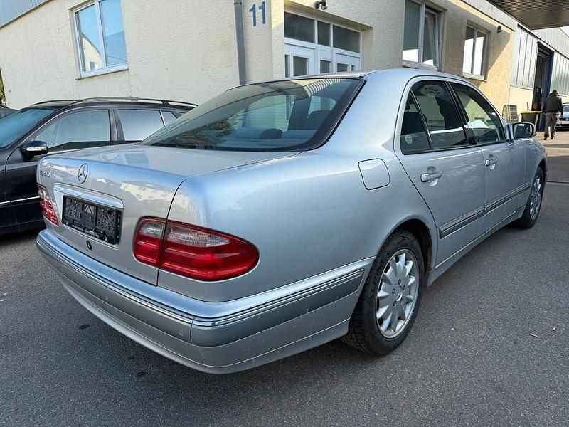 Gebraucht Mercedes E240 2000 Silber Limousine
