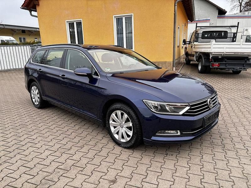 Gebraucht VW Passat Comfortline 150 PS (110 kW) 2019 Blau Kombi