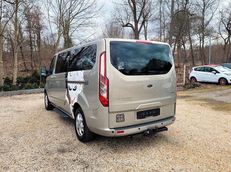 Gebraucht Ford Tourneo Titanium 155 PS (114 kW) 2013 Beige Van / Kleinbus