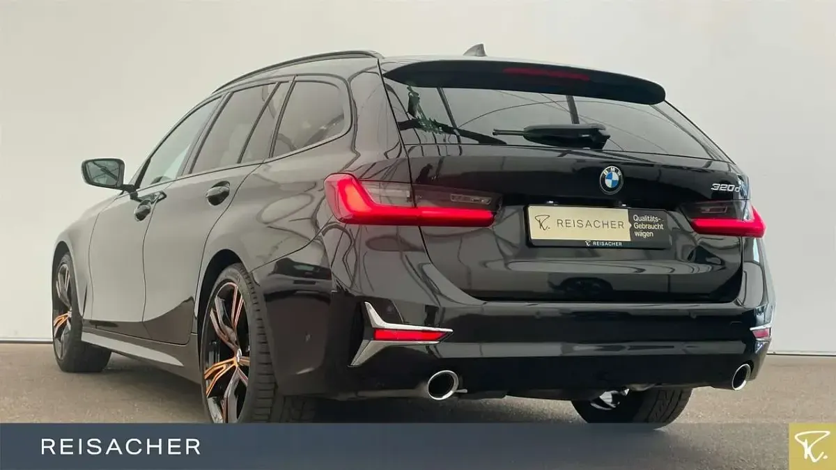 Gebraucht BMW 320 Luxury Line 190 PS (139 kW) 2022 Saphirschwarz metallic Kombi