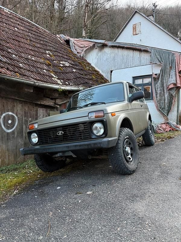 Gebraucht Lada Taiga 85 PS (62 kW) 2015 Grün SUV