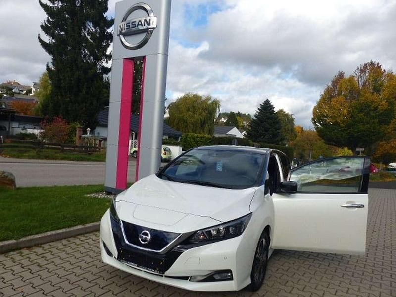 Gebraucht Nissan Leaf 110 kW (150 PS) 2021 Weis/schwarz Kleinwagen