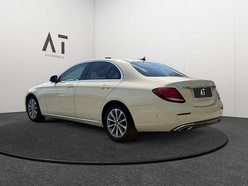 Gebraucht Mercedes E220 194 PS (142 kW) 2019 Gelb Limousine