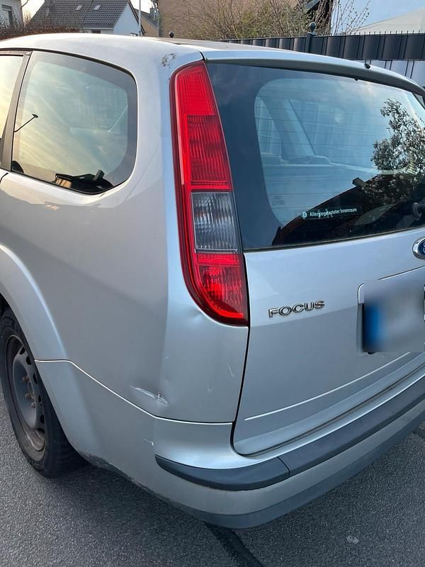 Gebraucht Ford Focus Ambiente 80 PS (58 kW) 2007 Silber Kombi