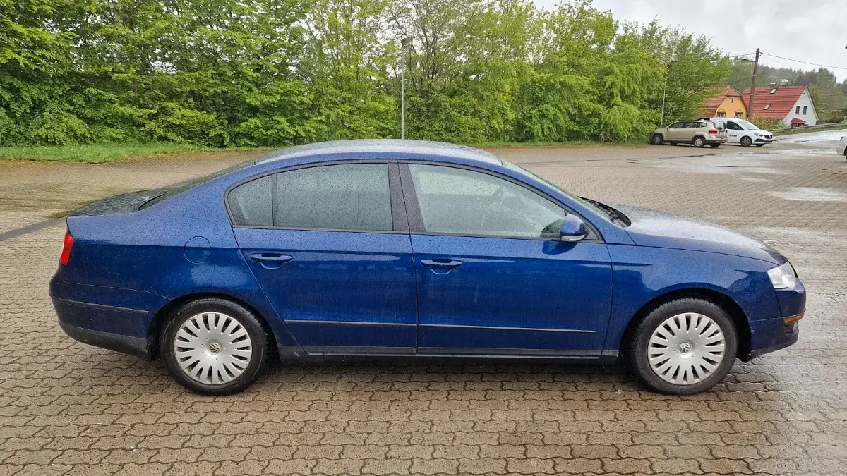 Gebraucht VW Passat 160 PS (117 kW) 2009 Blau Limousine