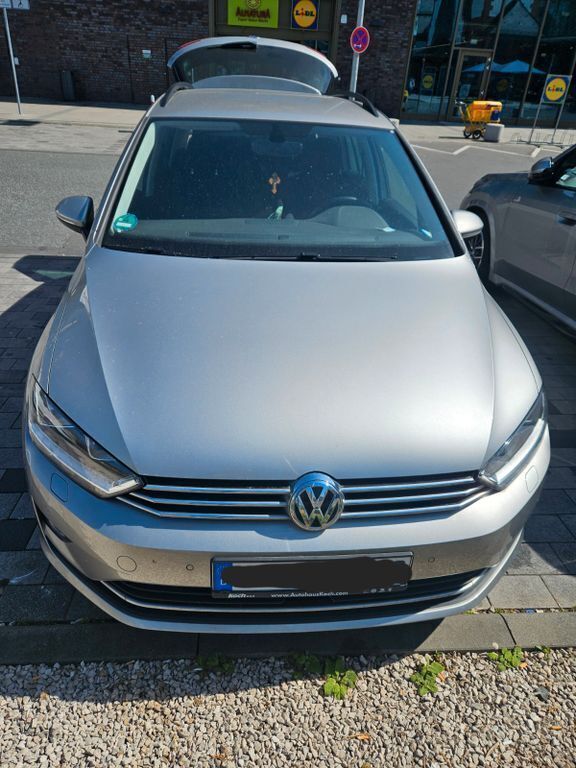 Grau Gebraucht 2017 VW Golf Sportsvan Sound Van / Kleinbus | 16.000 € (Fairer Preis) - Bild 1/4