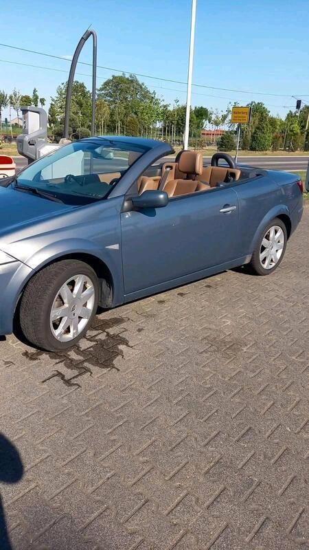 Grau Gebraucht 2006 Renault Mégane Cabriolet Cabrio | 3.700 € (Fairer Preis) - Bild 1/4