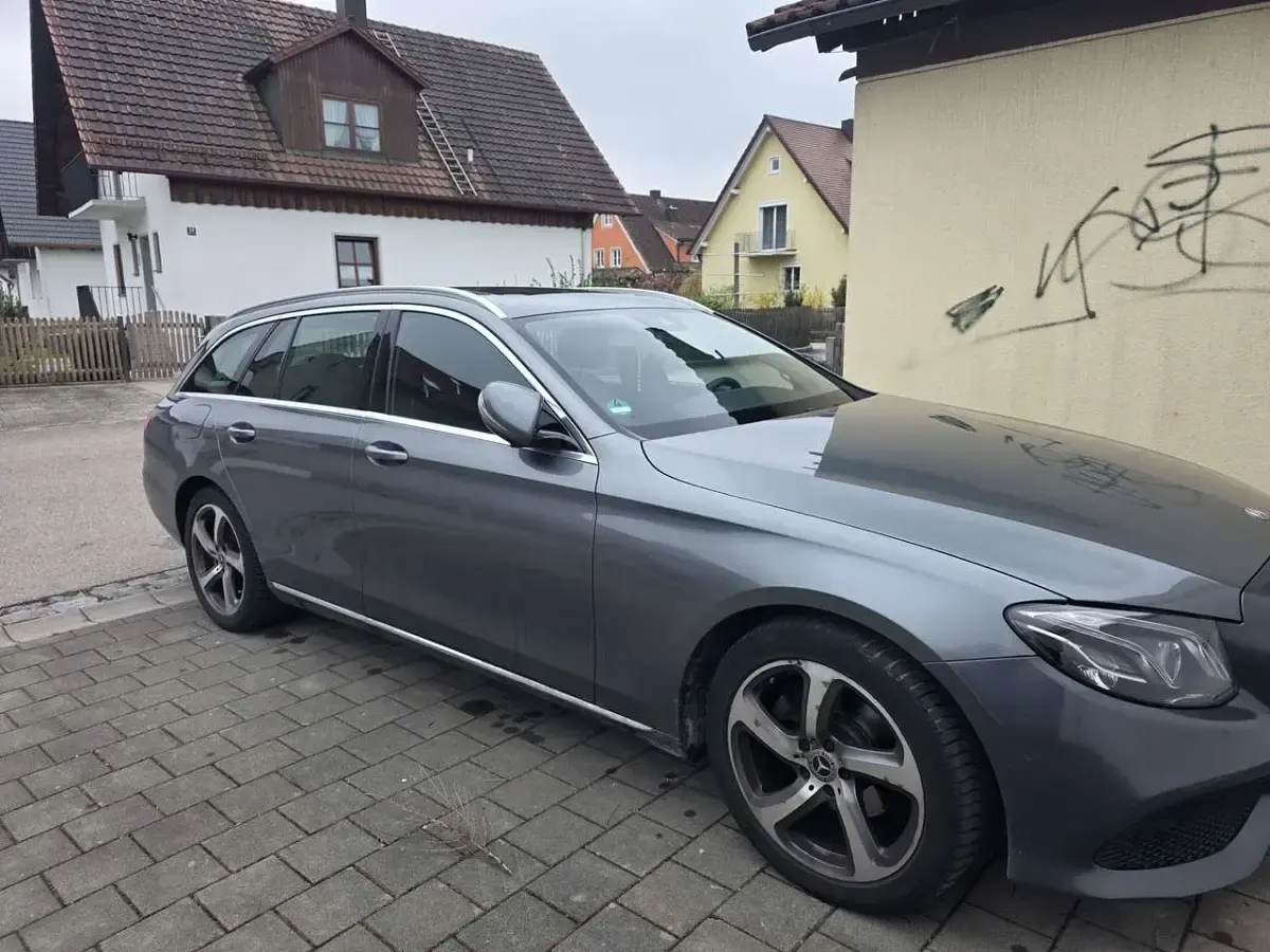 Gebraucht Mercedes E220 194 PS (142 kW) 2017 Grau Kombi