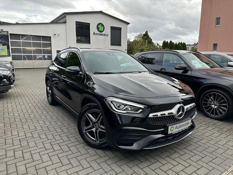 Schwarz Gebraucht 2022 Mercedes GLA200 AMG line SUV | 29.999 € (Guter Preis) - Bild 1/4