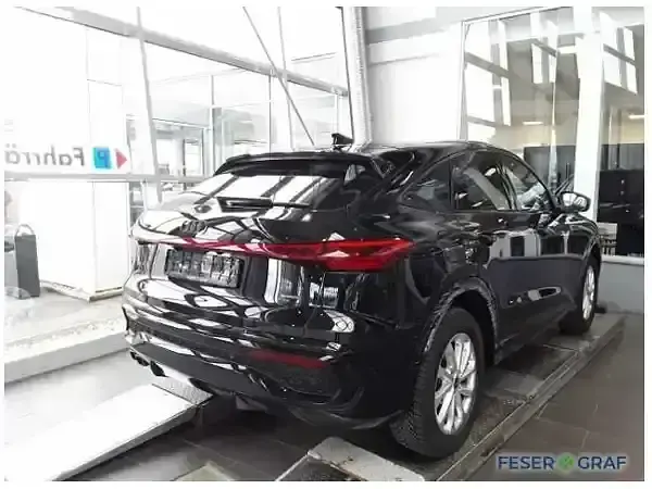 Gebraucht Audi Q5 Ambiente 204 PS (150 kW) 2025 Mythosschwarz metallic SUV