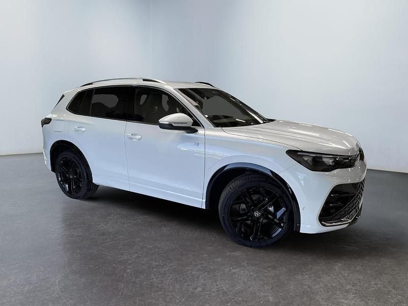 0e grenadilla black Neu 2026 VW Tiguan R-line Edition SUV | 52.061 € (Fairer Preis) - Bild 1/4