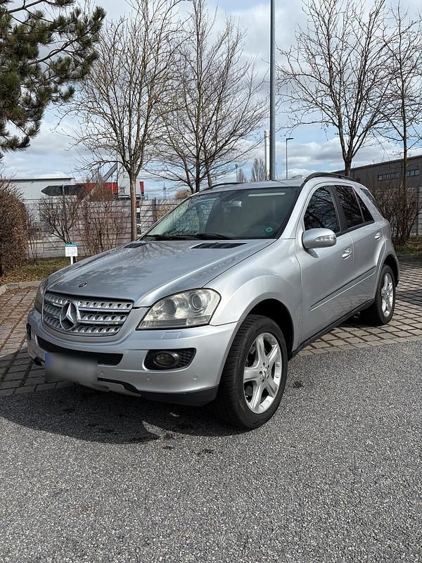 Gebraucht Mercedes ML320 224 PS (164 kW) 2007 Silber SUV