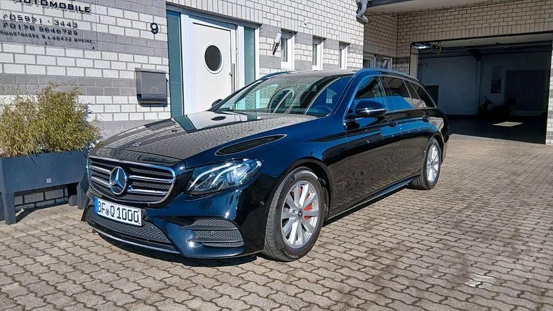 Gebraucht Mercedes E220 AMG line 194 PS (142 kW) 2020 Schwarz Limousine