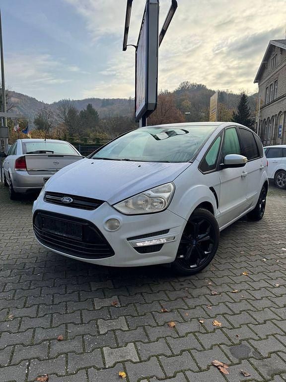 Gebraucht Ford S-MAX Titanium 140 PS (102 kW) 2012 Weiß Van / Kleinbus