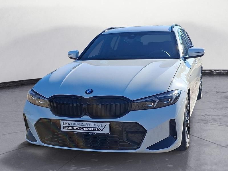 Weiß Gebraucht 2024 BMW 320 Performance Kombi | 43.950 € (Fairer Preis) - Bild 1/4