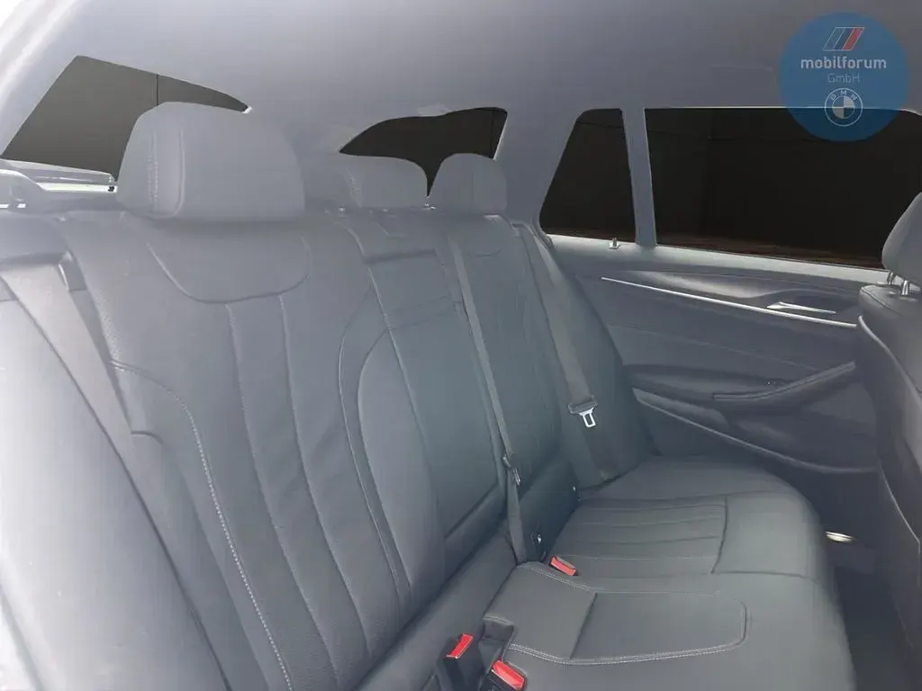 Gebraucht BMW 530 M Sport 286 PS (210 kW) 2022 Weiß Kombi