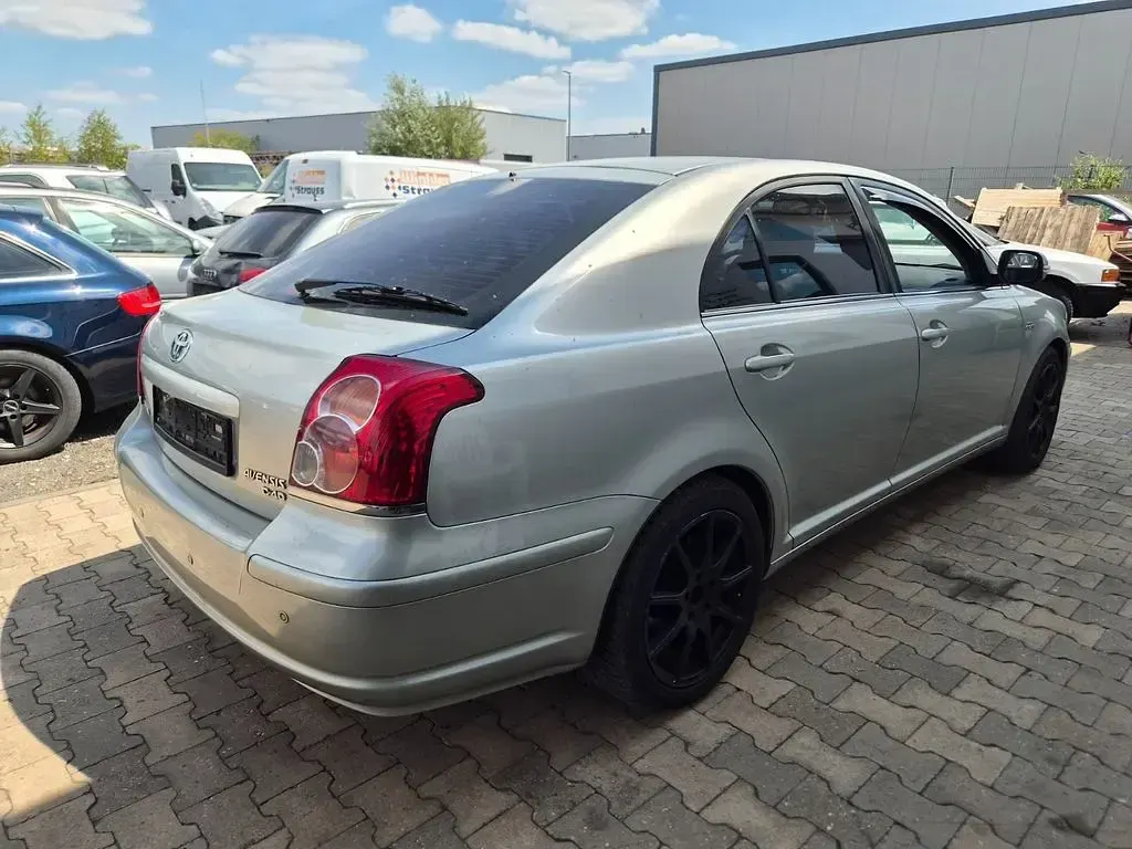 Gebraucht Toyota Avensis Sol 177 PS (130 kW) 2007 Gold Limousine