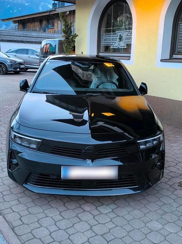 Gebraucht Opel Astra 131 PS (96 kW) 2023 Schwarz Limousine
