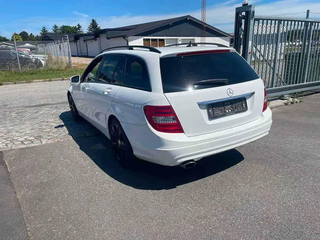 Gebraucht Mercedes C220 Avantgarde 170 PS (125 kW) 2012 Weiß Limousine
