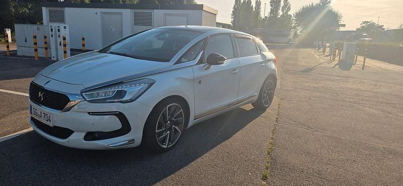 Weiß Gebraucht 2017 DS Automobiles DS5 Business Class Kleinwagen | 10.500 € (Fairer Preis) - Bild 1/4
