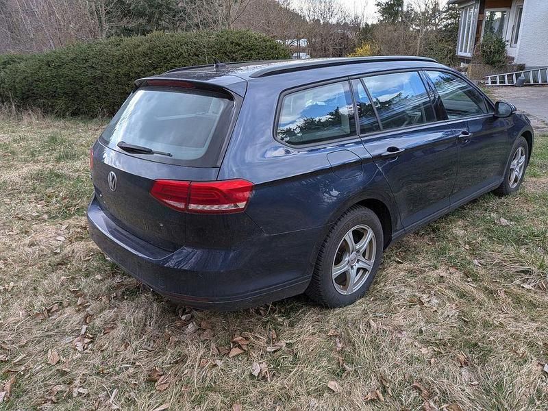 Gebraucht VW Passat Trendline 150 PS (110 kW) 2015 Blau Kombi