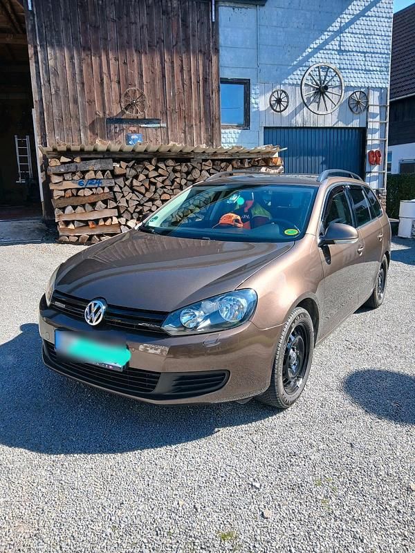 Braun Gebraucht 2011 VW Golf VI Kombi | 4.199 € (Fairer Preis) - Bild 1/4