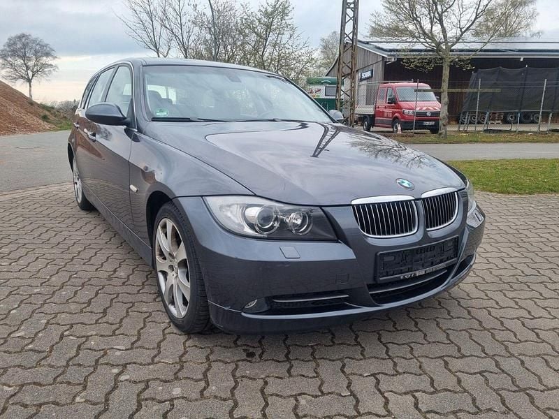 Gebraucht BMW 330 Sport Line 258 PS (189 kW) 2006 Grau metallic Kombi