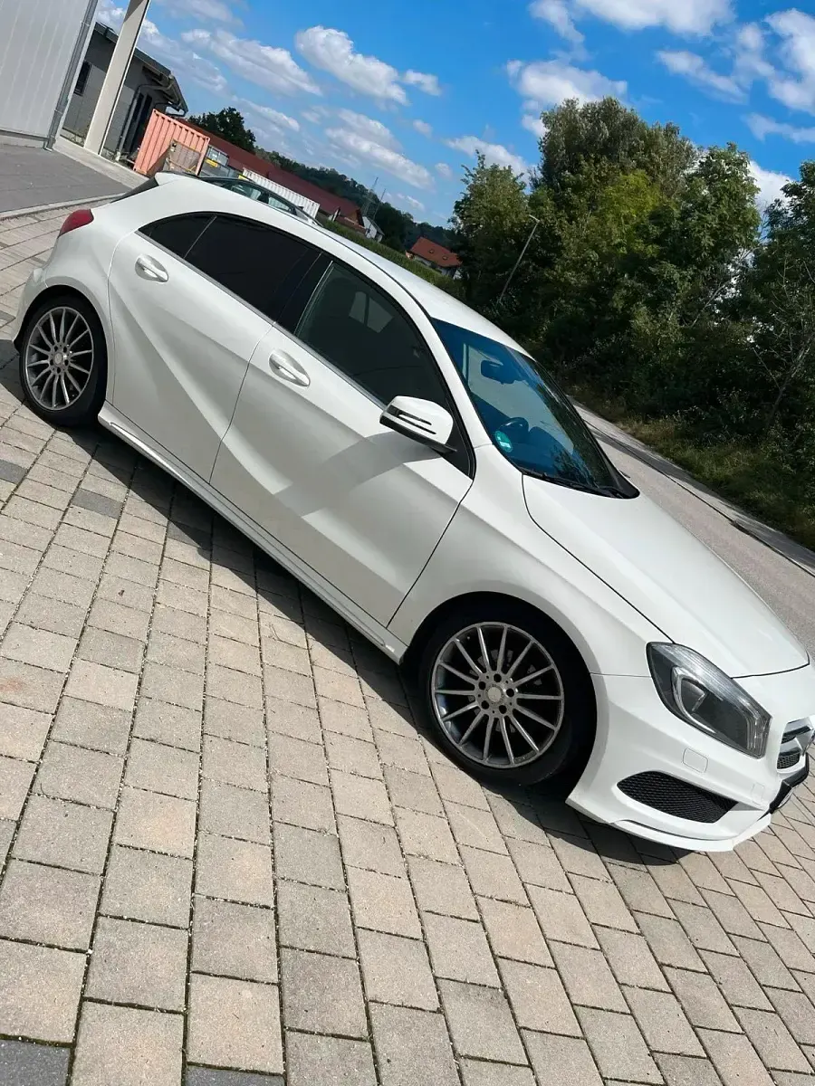 Gebraucht Mercedes A180 122 PS (89 kW) 2013 Weiß Kleinwagen
