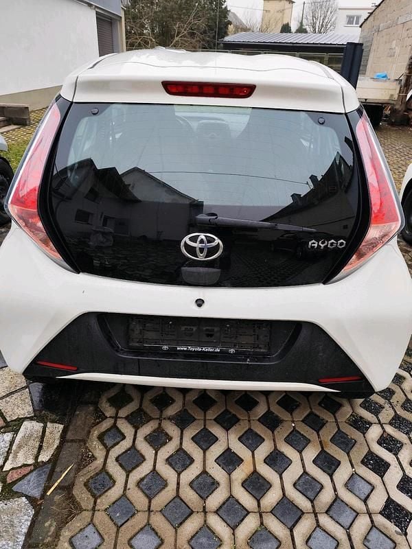 Weiß Gebraucht 2015 Toyota Aygo Kleinwagen | 4.200 € (Superpreis) - Bild 1/4