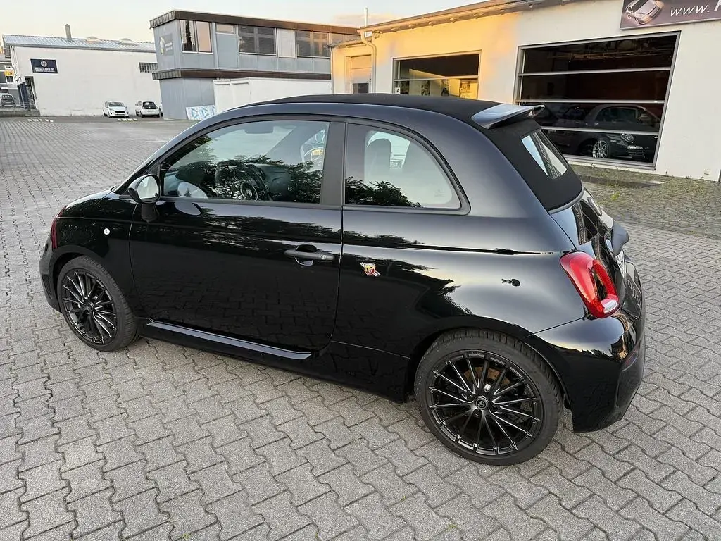 Używany Abarth 695C 179 KM (131 kW) 2023 Czarny Kabriolet