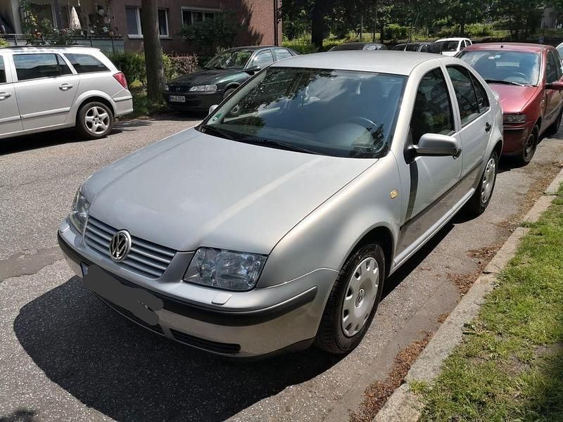 Silber Gebraucht 2001 VW Bora Basis Limousine | 800 € (Superpreis) - Bild 1/4