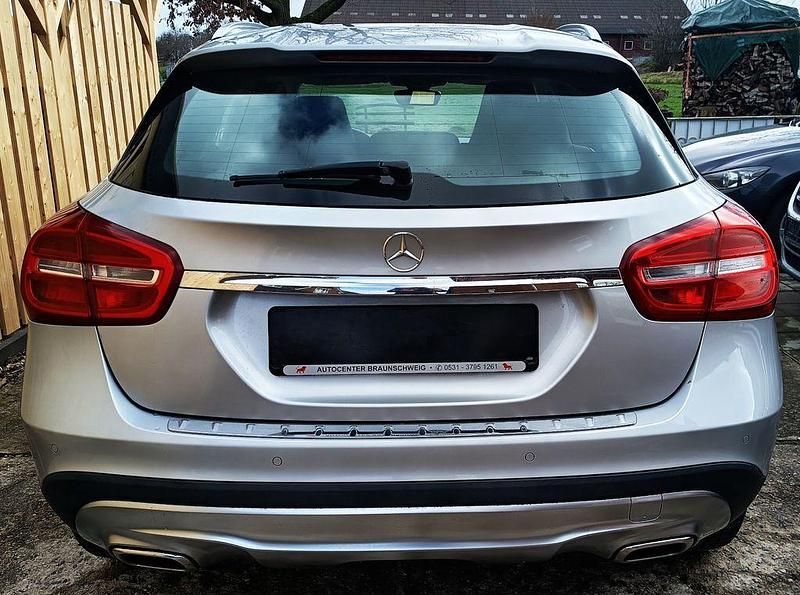 Gebraucht Mercedes GLA200 156 PS (114 kW) 2015 Silber SUV