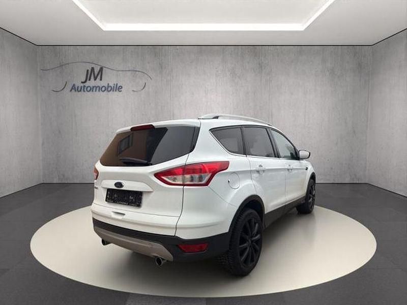 Gebraucht Ford Kuga Titanium 150 PS (110 kW) 2016 Weiß SUV