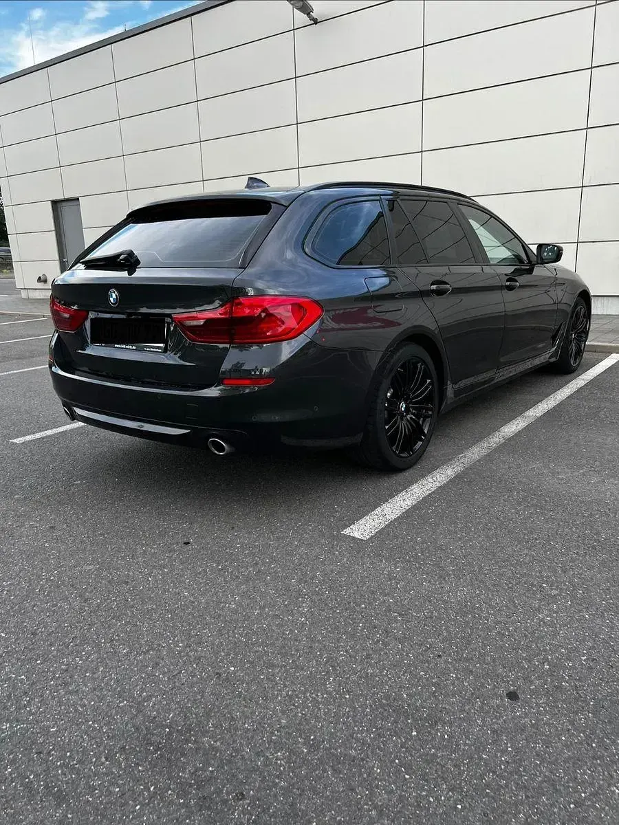 Gebraucht BMW 520 190 PS (139 kW) 2019 Grau Kombi