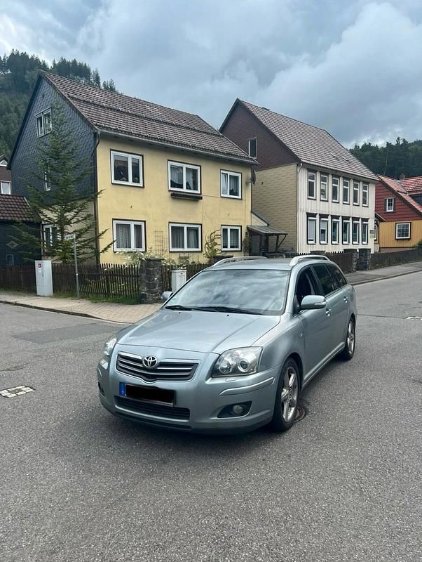 Grau Gebraucht 2007 Toyota Avensis Kombi | 1.900 € (Guter Preis) - Bild 1/4