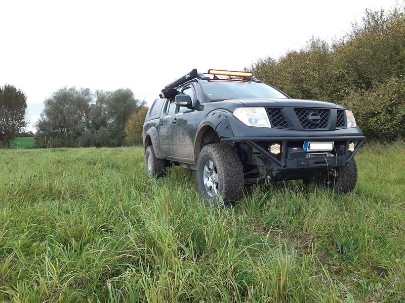 Grau Gebraucht 2008 Nissan Navara Abholung | 6.000 € (Fairer Preis) - Bild 1/4