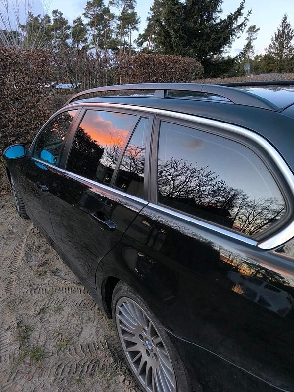 Schwarz Gebraucht 2006 BMW 330 Kombi | 9.999 € (Teuer) - Bild 1/4