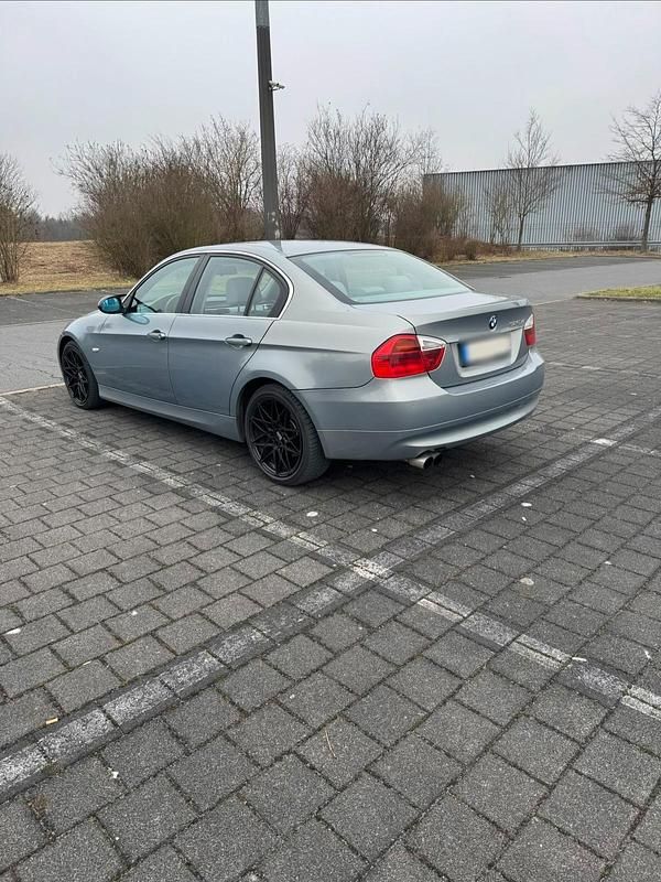 Gebraucht BMW 325 218 PS (160 kW) 2006 Grau Limousine