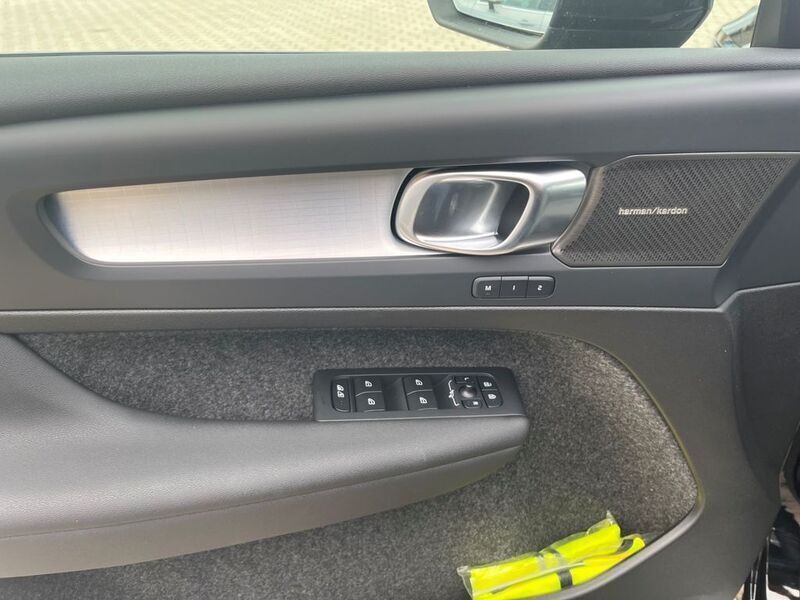 Gebraucht Volvo XC40 Plus 163 PS (119 kW) 2024 Schwarz SUV