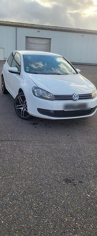 Weiß Gebraucht 2009 VW Golf VI Kleinwagen | 2.500 € (Fairer Preis) - Bild 1/4