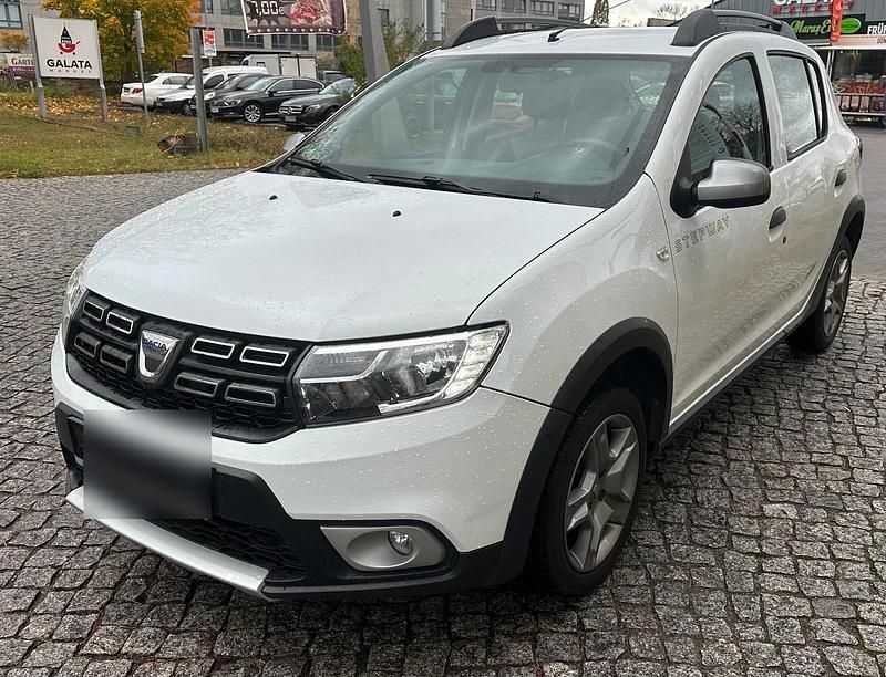 Weiß Gebraucht 2019 Dacia Sandero Stepway Kleinwagen | 7.900 € (Fairer Preis) - Bild 1/4