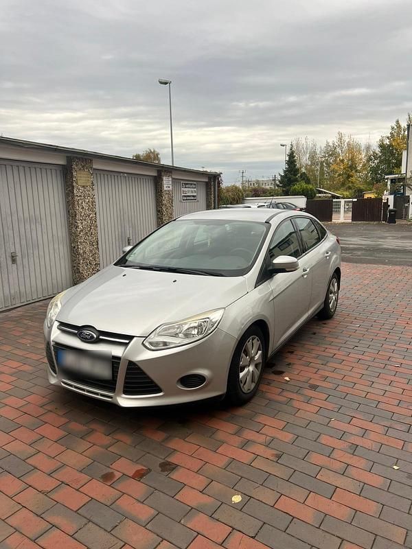 Gebraucht Ford Focus 105 PS (77 kW) 2013 Silber Limousine