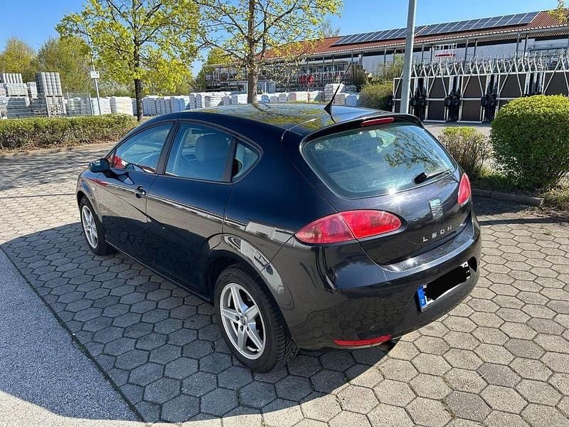 Second-hand Seat Leon Reference 102 CP (75 kW) 2006 Negru Hatchback