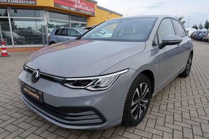 Mondsteingrau Gebraucht 2021 VW Golf VIII United Limousine | 19.950 € (Fairer Preis) - Bild 1/4